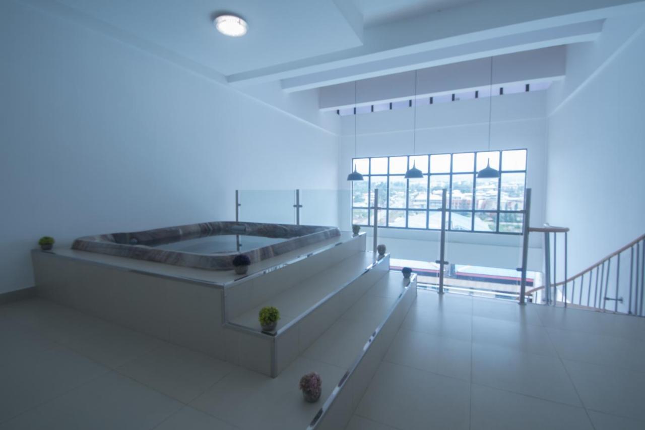 Wdc Aparthotel - Buea Buitenkant foto