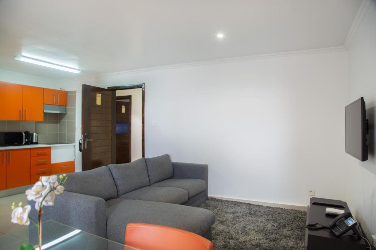 Wdc Aparthotel - Buea Buitenkant foto